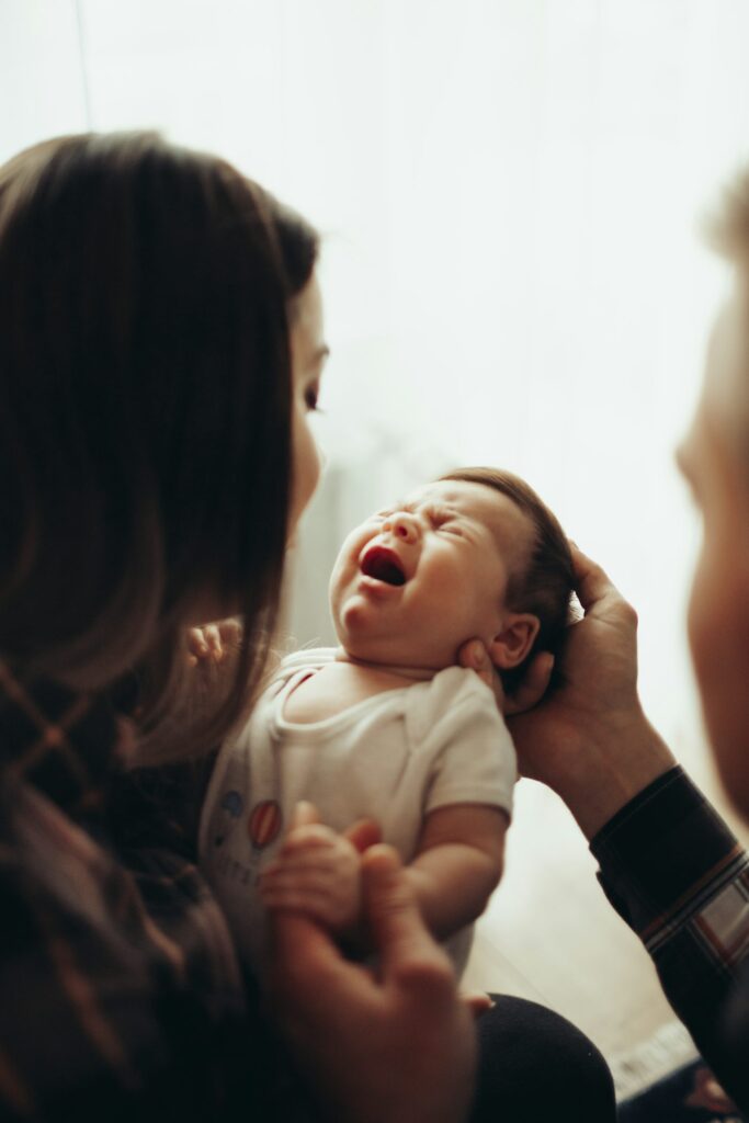 बाळ रडत का राहते – mother comforting crying baby Marathi