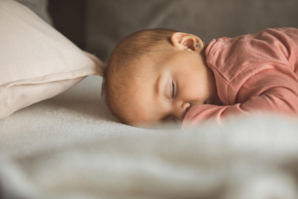 नवजात बाळाची झोप कशी असावी baby sleeping guide Marathi